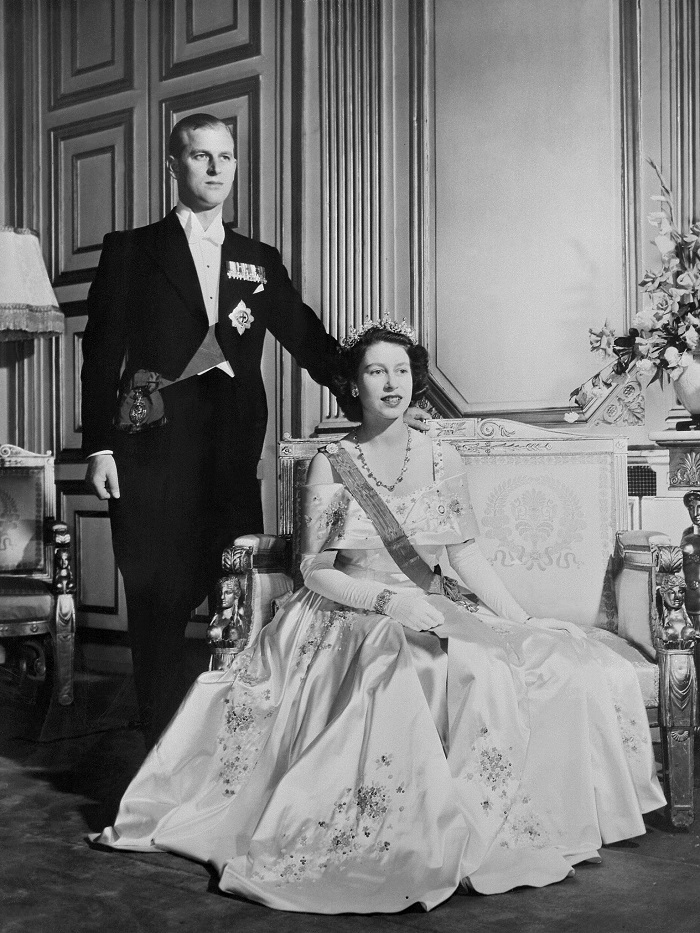 Egy királynő is lehet fülig szerelmes - II. Erzsébet királynő és Fülöp herceg mesébe illő története