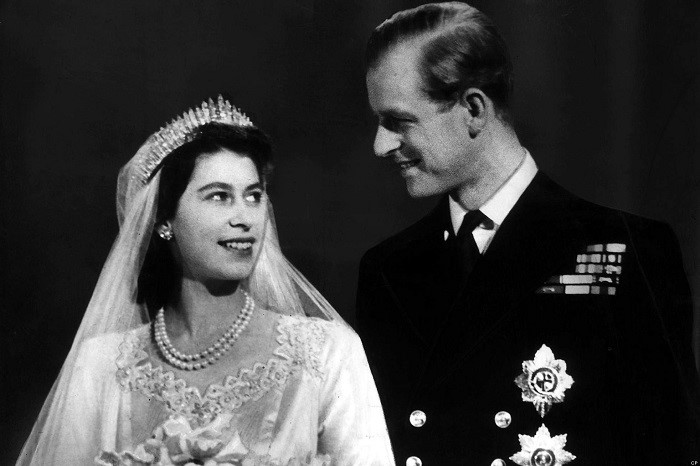 Egy királynő is lehet fülig szerelmes - II. Erzsébet királynő és Fülöp herceg mesébe illő története