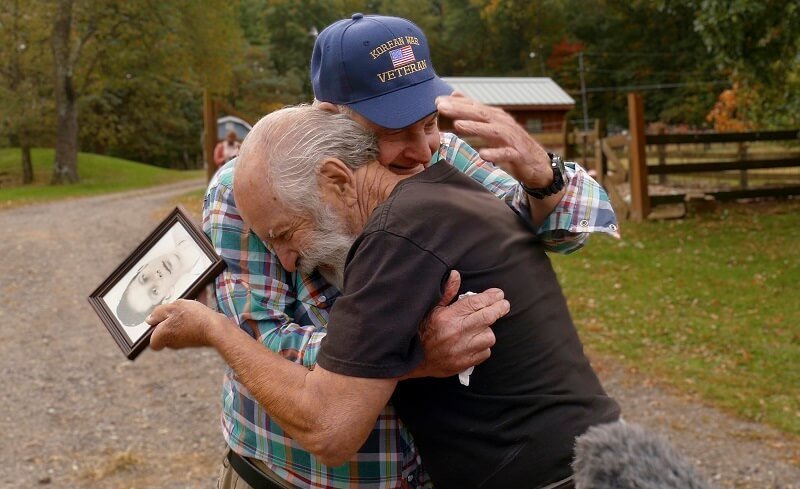 79 év után találkozott ismét a testvérpár, akiket gyerekként elszakítottak egymástól
