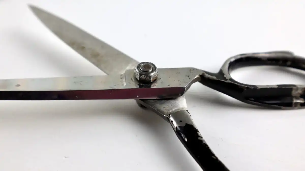 barkácsolás, csináld magad, csiszolópapír, DIY, életmód, élezés, galéria, háztartás, olló, olló élezése, szabás, tippek, trükkök, tű, újrahasznosítás, üveg, varrás, varrónő